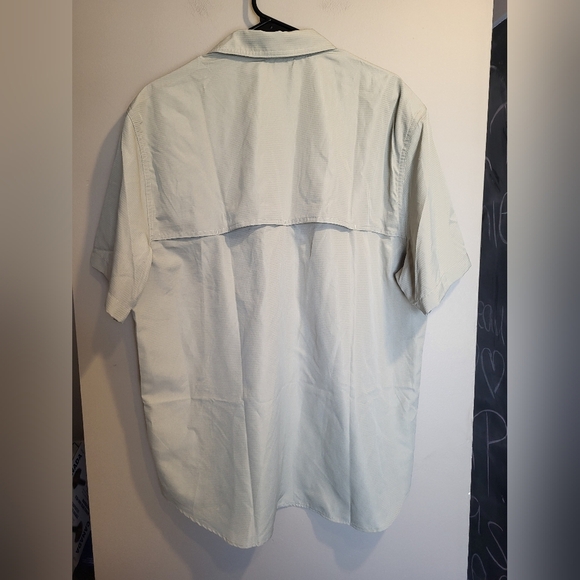 NEW- Merrell Men's Casual Button Down Shirt in Olive , Size Large - Picture 2 of 6